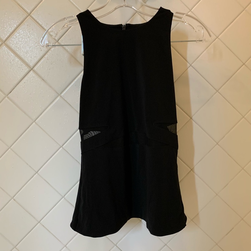 Elizabeth and James top